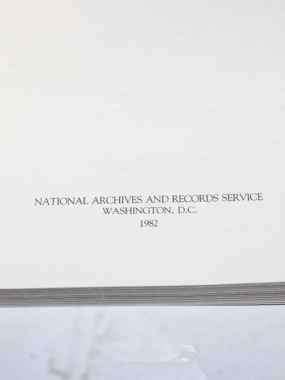 📚 Guide to Genealogical Research in the National Archives · Paperback